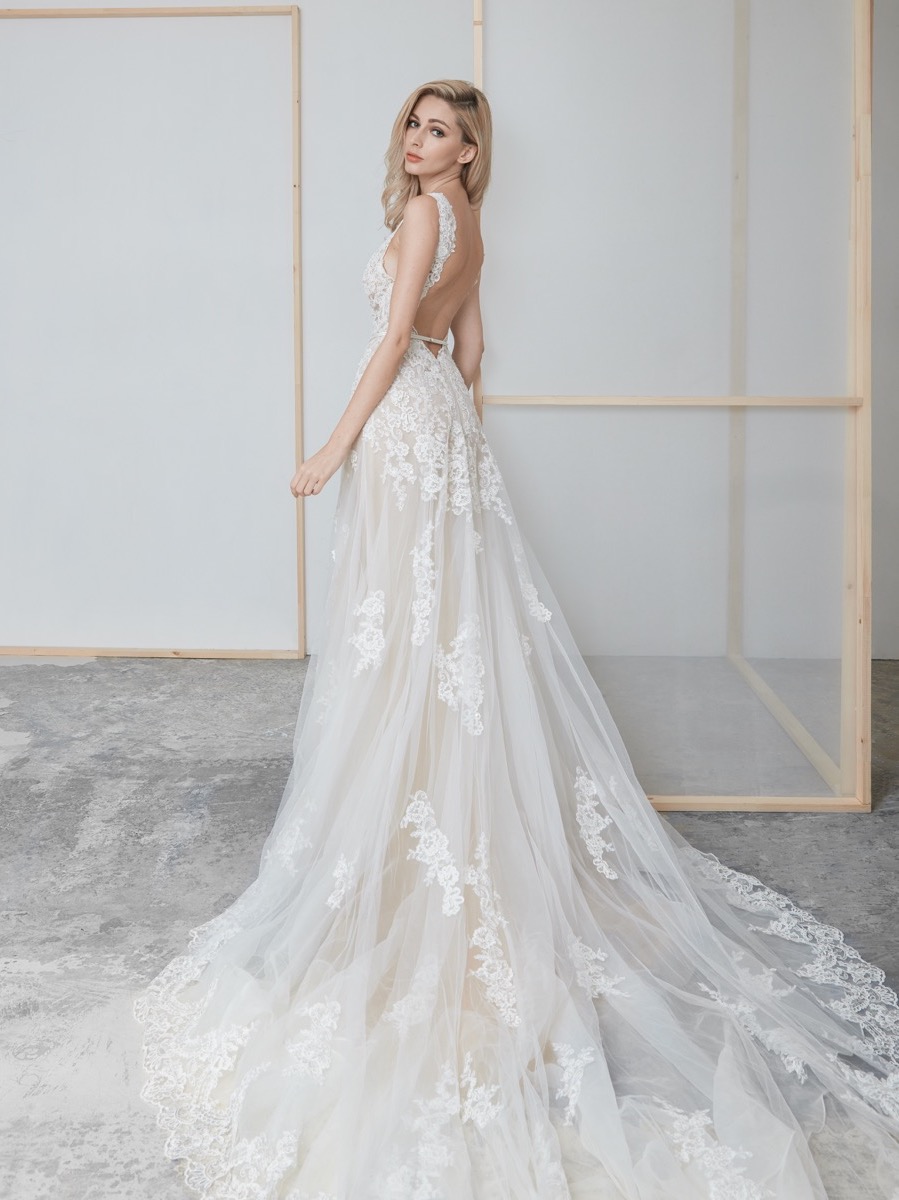 lm-lusan-mandongus-2020-bridal-daisey-beaded-sensual-tulle-wedding-dress_2