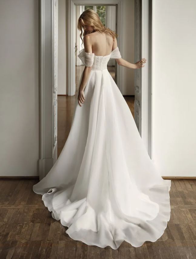 ACADIA – Pronovias Nicola