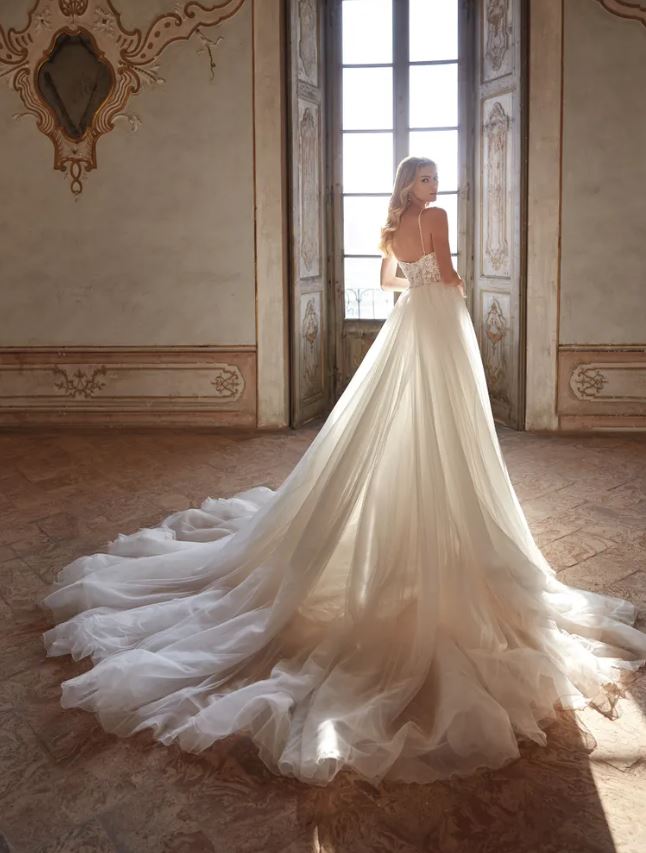 MAHIA – Pronovias Nicola